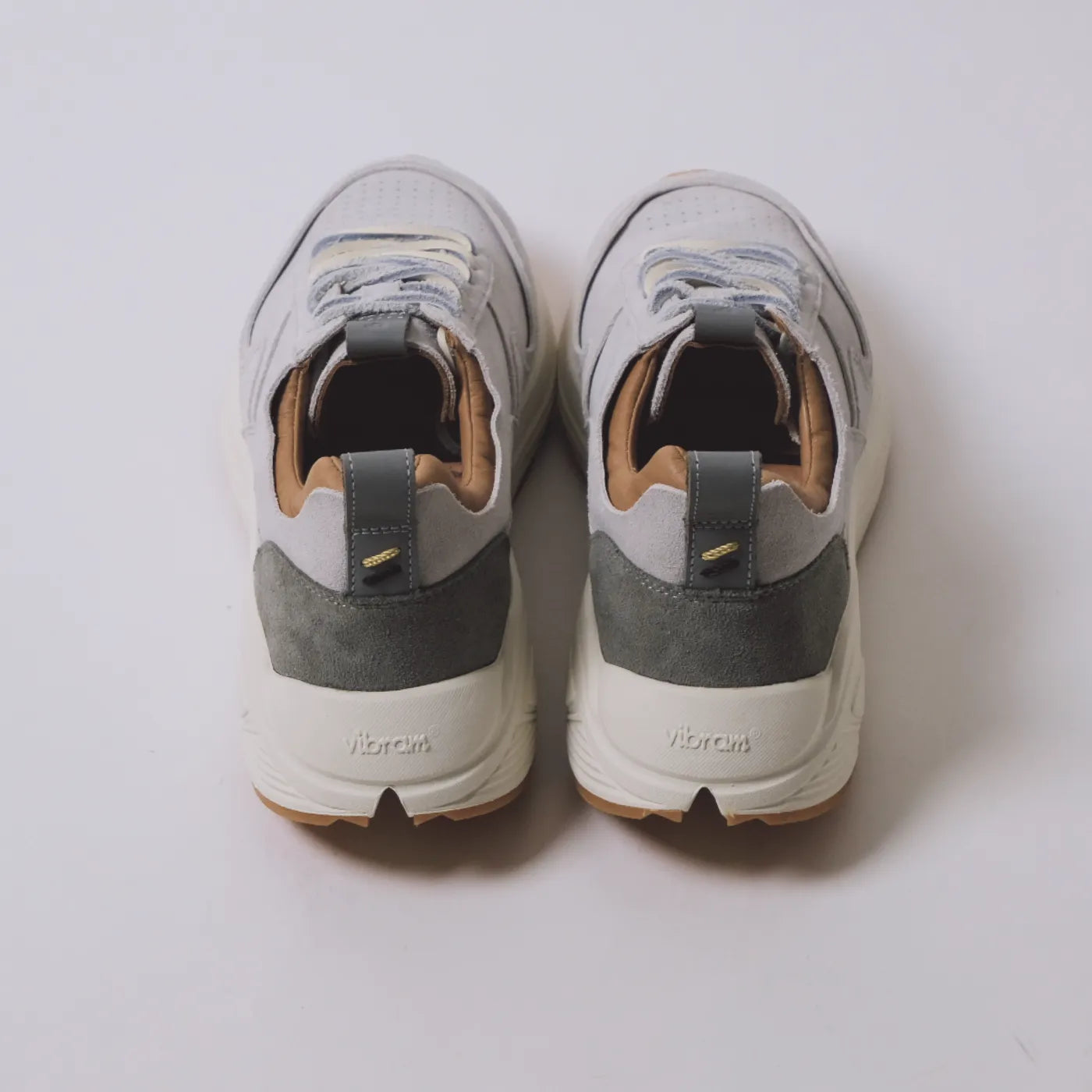【NEW】モション スエード ライトグレー・グレー / Mocion Suede Light Gray