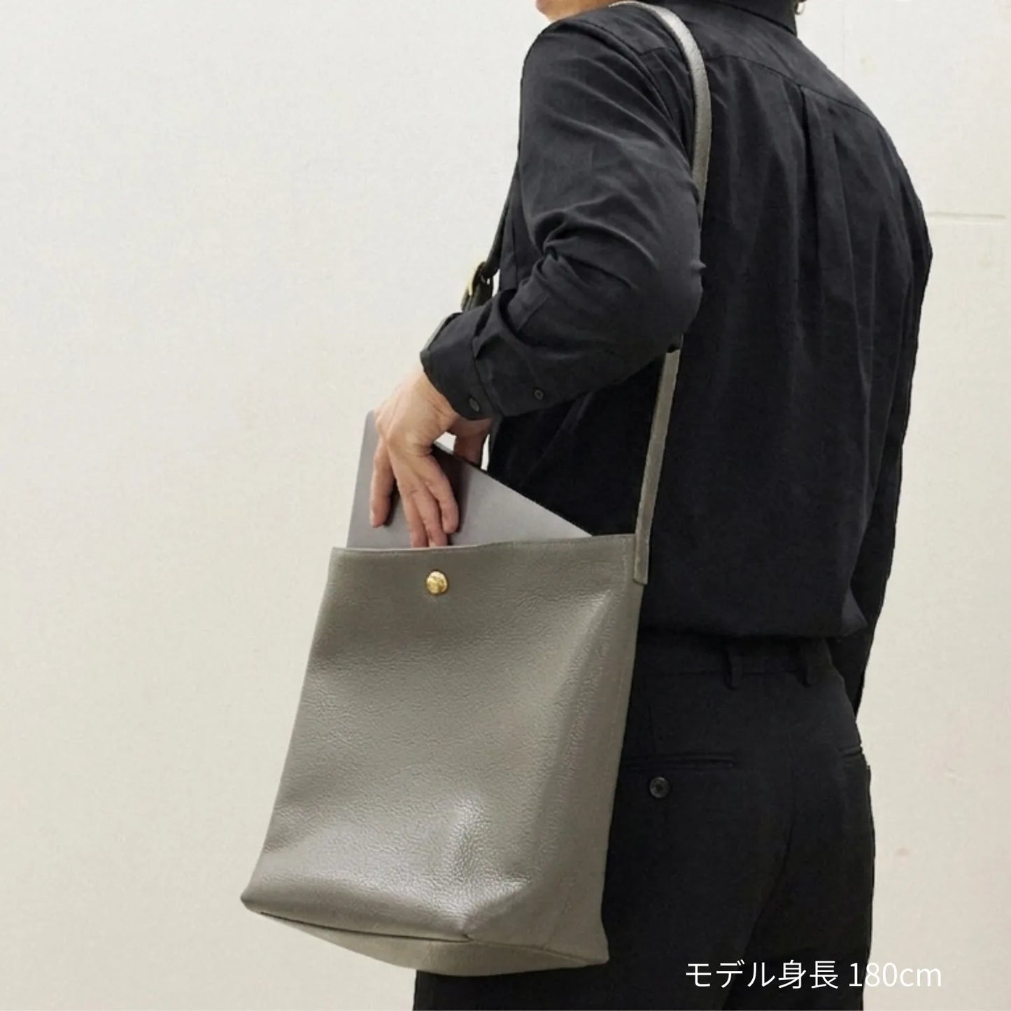 U Shoulder bag Black  / U ショルダーバッグ M-size