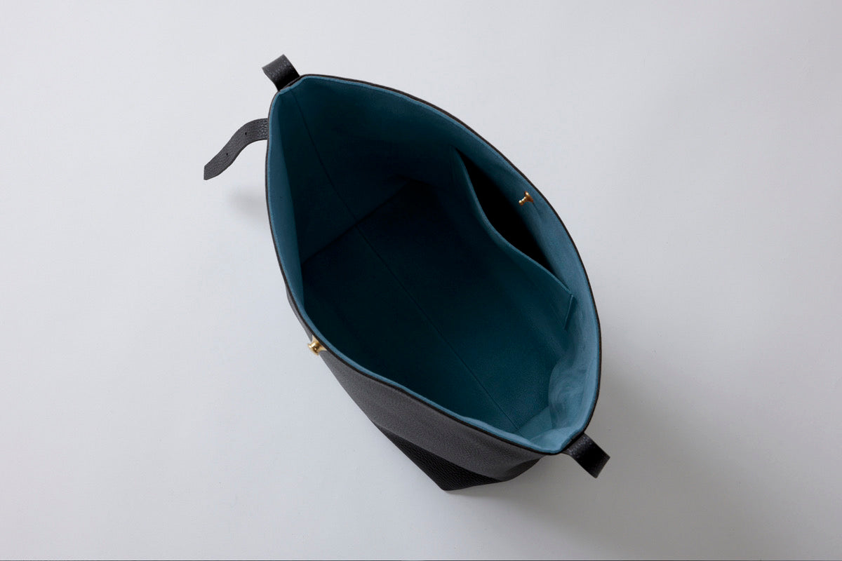 U Shoulder bag Black  / U ショルダーバッグ M-size