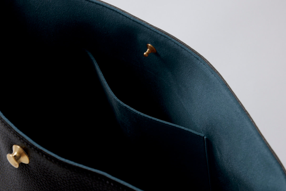 U Shoulder bag Black  / U ショルダーバッグ M-size